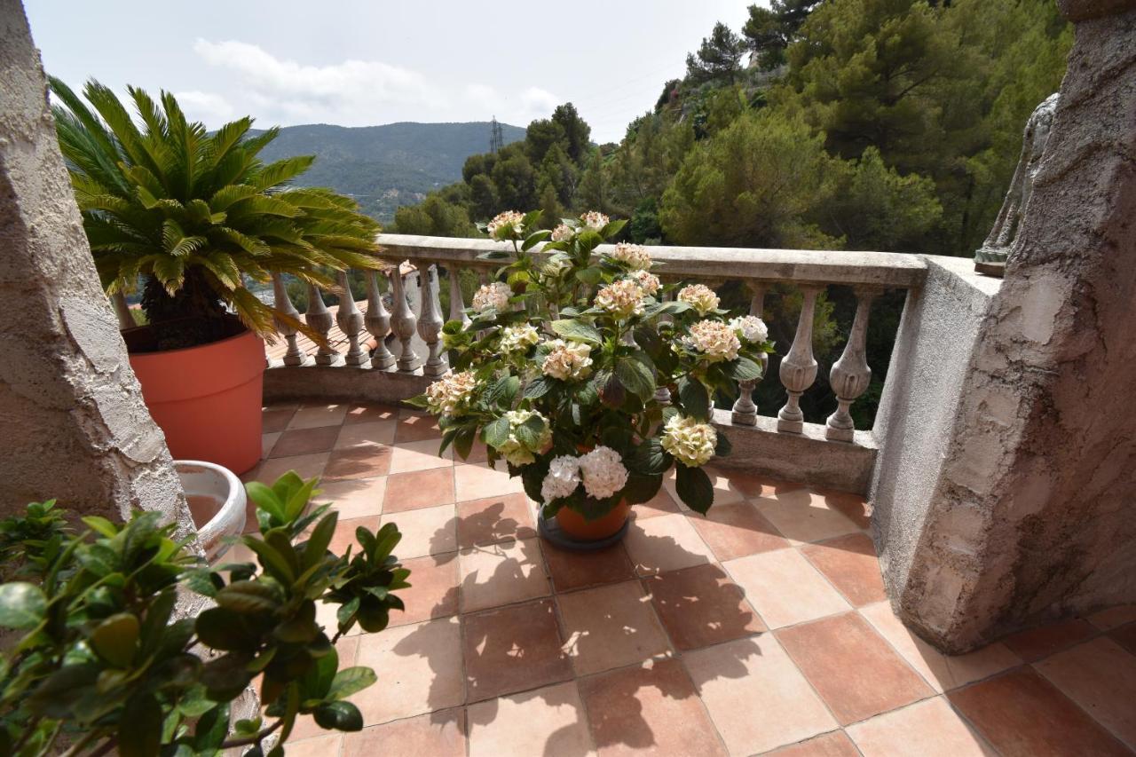 Studio Climatise Et Sa Terrasse Privee En Villa La Trinite Exterior photo